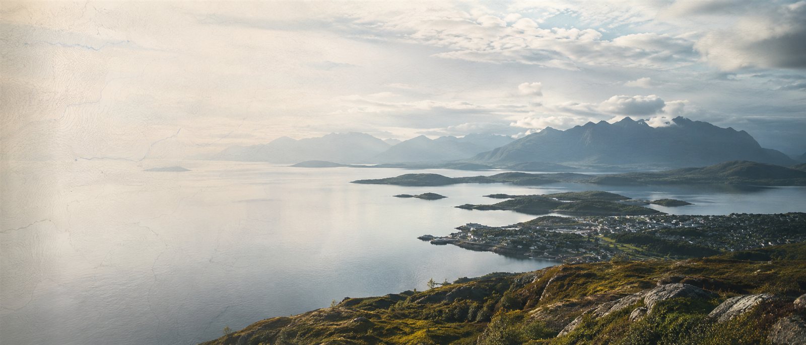 Molde mit Fjordluft, Stadtkante und Romsdalsalpen