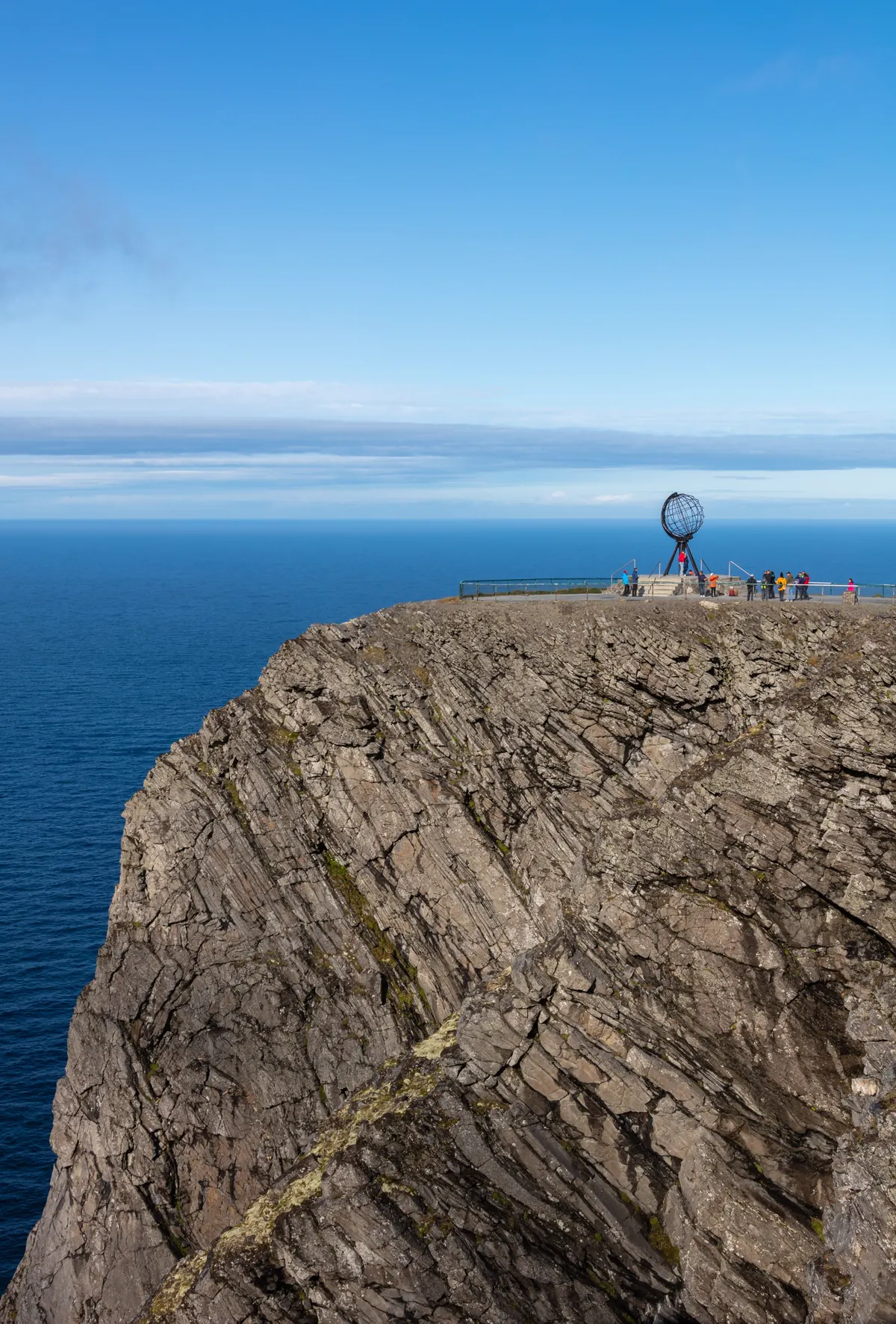 Nordkap-Globus als teurer Transfer mit Wetter- und Buszeitrisiko.