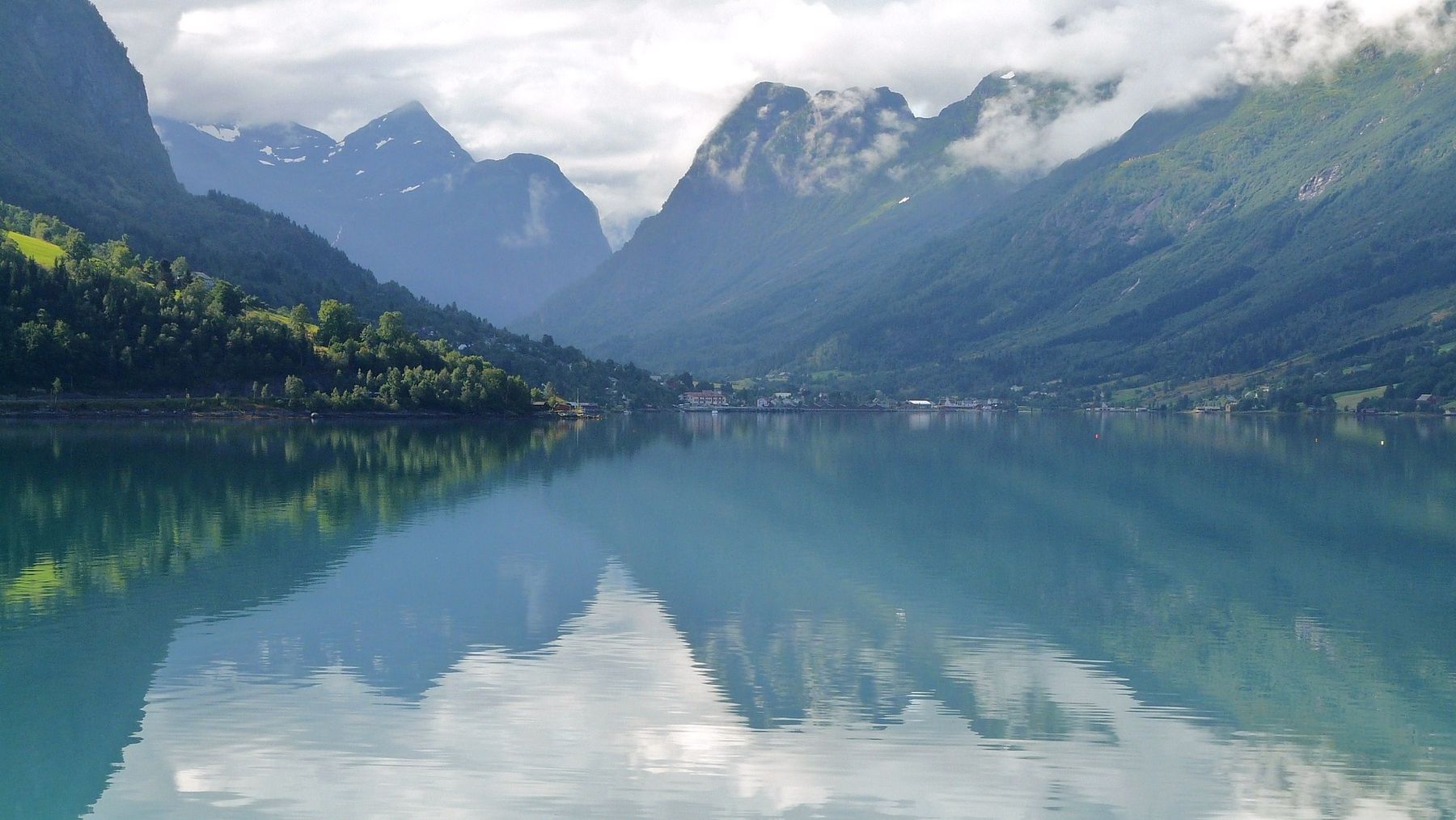 Olden — Blick durch das Oldedalen.