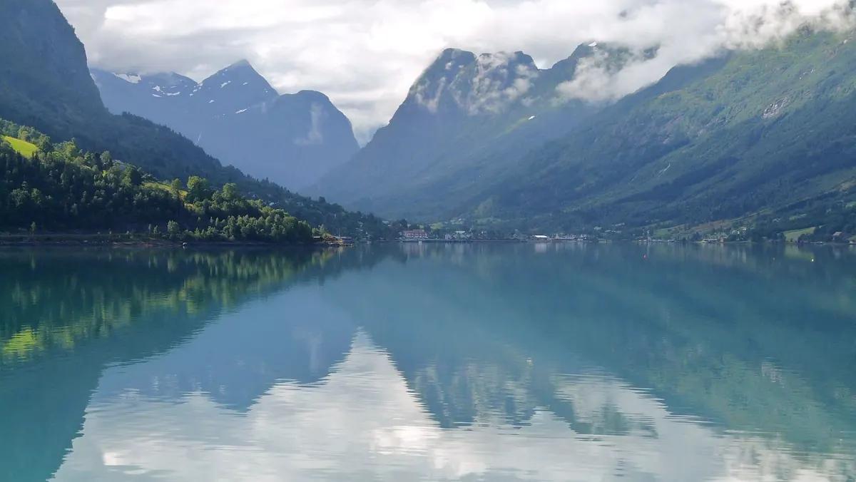 Olden und Oldedalen als Fjordtag mit Transfer- und Sichtkosten.